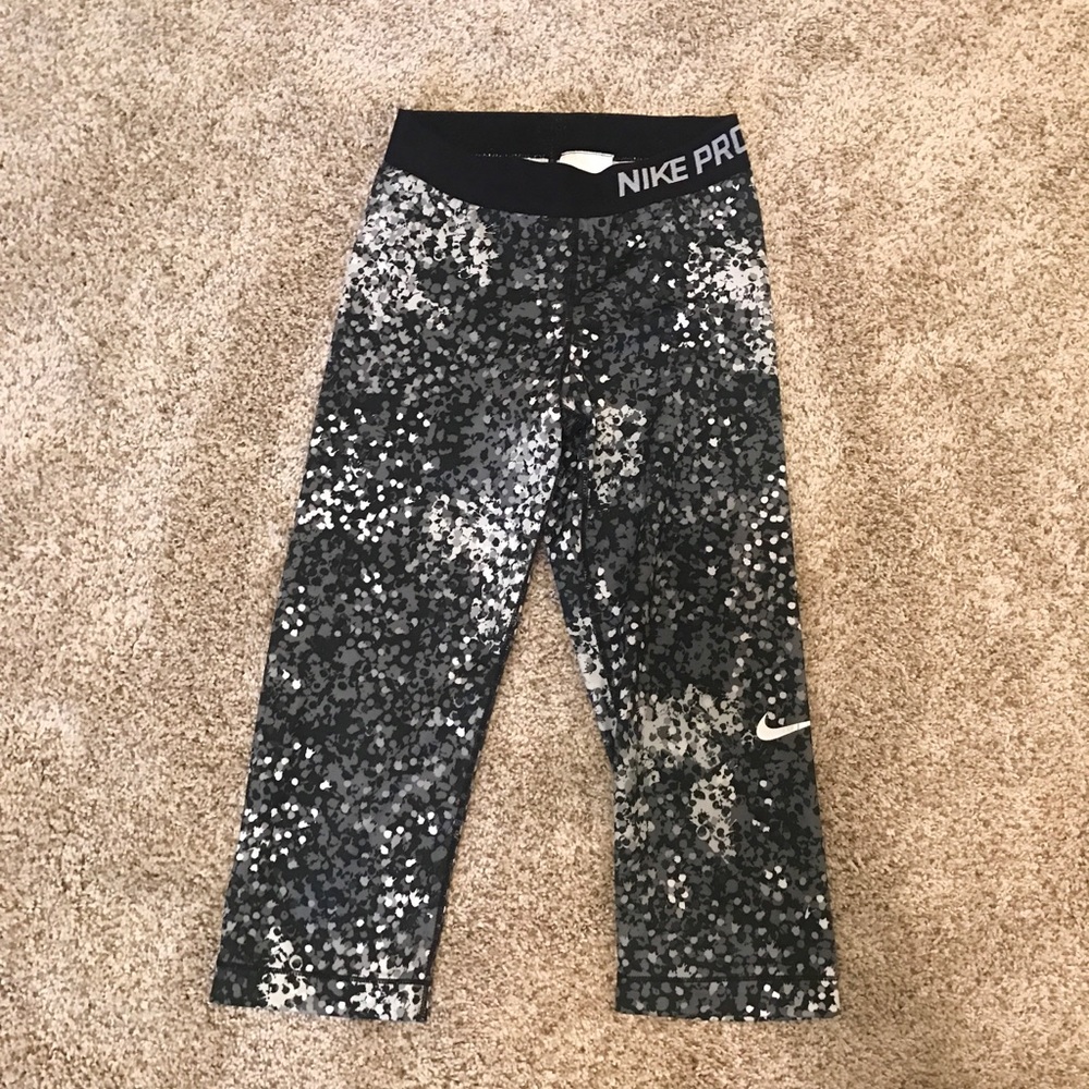 Nike Cropped, Patterned Workout Leggings Size XS